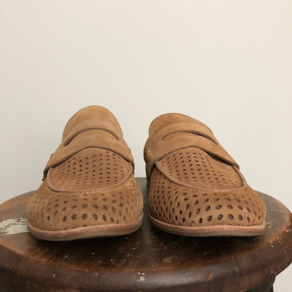 Bass Ellie Camel Size 8M Suede perforated Loafers - Picture 2 of 8